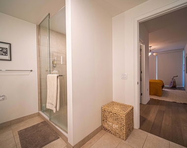 211 N Harbor Drive - Photo Thumbnail 9