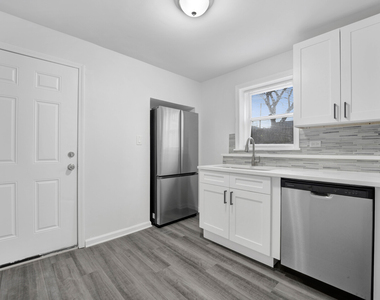 2152 W 21st Street - Photo Thumbnail 4