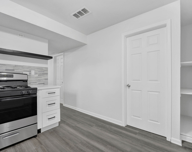 2152 W 21st Street - Photo Thumbnail 3