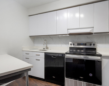 300 N State Street - Photo Thumbnail 8