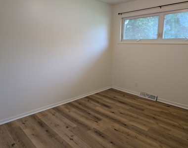 311 Stewart Drive - Photo Thumbnail 9