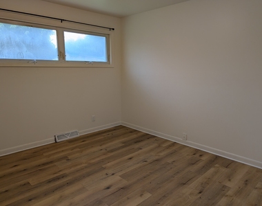 311 Stewart Drive - Photo Thumbnail 8