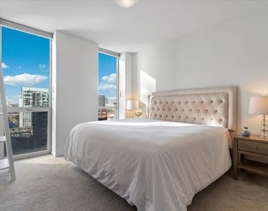 645 N Kingsbury Street - Photo Thumbnail 8