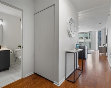 645 N Kingsbury Street - Photo Thumbnail 2