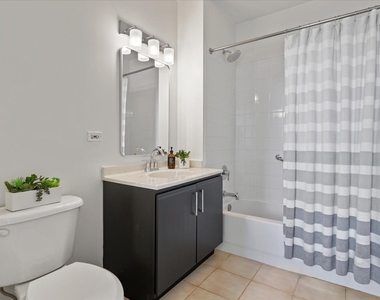 645 N Kingsbury Street - Photo Thumbnail 11