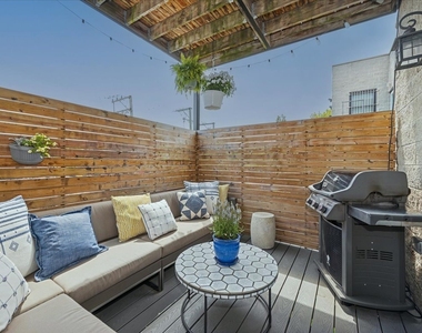 1951 W Melrose Street - Photo Thumbnail 18