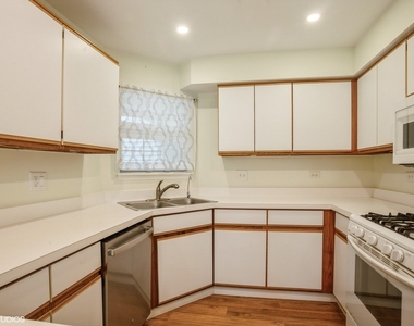 1051 Rockport Drive - Photo Thumbnail 4