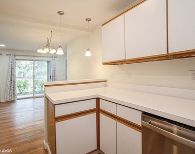 1051 Rockport Drive - Photo Thumbnail 5