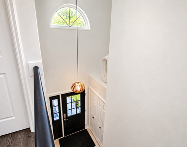313 Sheffield Drive - Photo Thumbnail 3