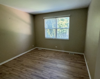 575 Capital Lane - Photo Thumbnail 13