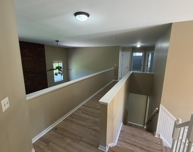 575 Capital Lane - Photo Thumbnail 19