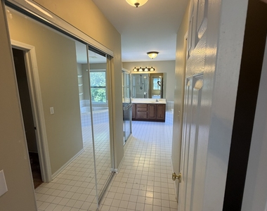 575 Capital Lane - Photo Thumbnail 18