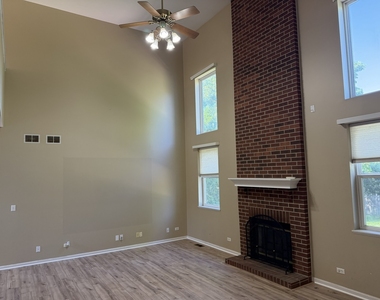 575 Capital Lane - Photo Thumbnail 9