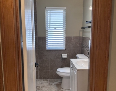 8532 S Yates Boulevard - Photo Thumbnail 6
