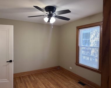 8532 S Yates Boulevard - Photo Thumbnail 5