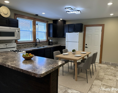 8532 S Yates Boulevard - Photo Thumbnail 3