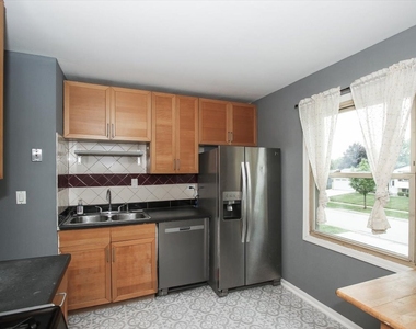 883 Hastings Lane - Photo Thumbnail 5