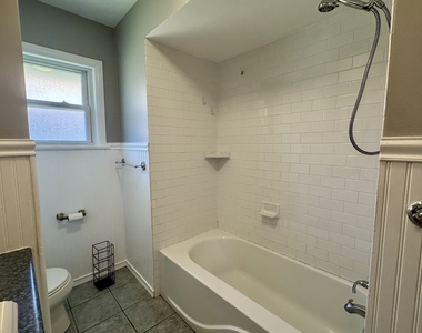 912 N Greenwood Avenue - Photo Thumbnail 8