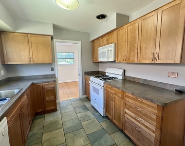 912 N Greenwood Avenue - Photo Thumbnail 4