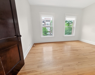 1302 W Rosemont Avenue - Photo Thumbnail 9
