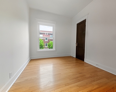 1302 W Rosemont Avenue - Photo Thumbnail 13