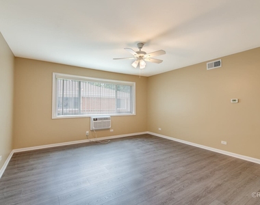 32 N Main Street - Photo Thumbnail 2