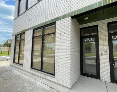 6302 S Champlain Avenue - Photo Thumbnail 2