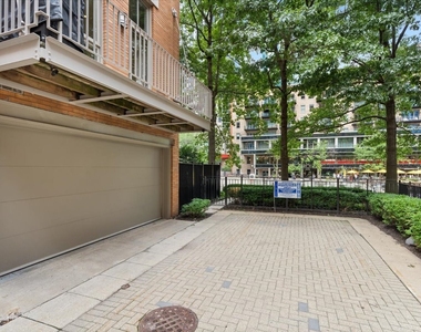 447 N Mcclurg Court - Photo Thumbnail 2
