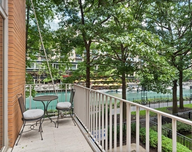447 N Mcclurg Court - Photo Thumbnail 18
