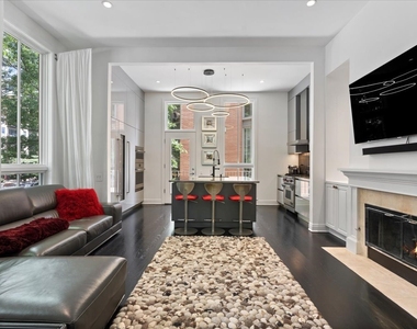447 N Mcclurg Court - Photo Thumbnail 12