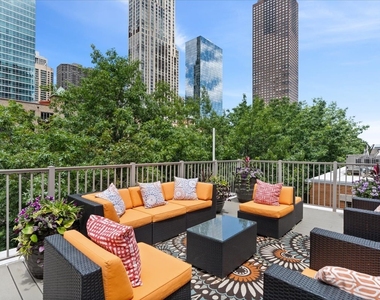 447 N Mcclurg Court - Photo Thumbnail 3
