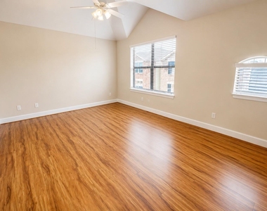 2710 Hullsmith Drive - Photo Thumbnail 10