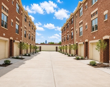 2710 Hullsmith Drive - Photo Thumbnail 2