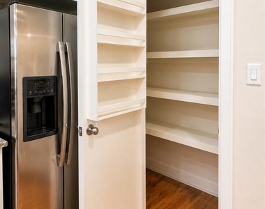 2710 Hullsmith Drive - Photo Thumbnail 8
