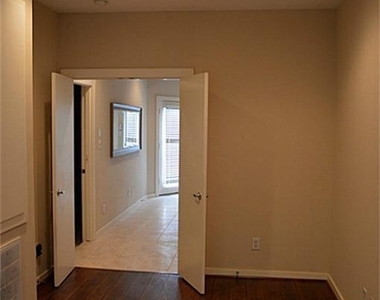 3717 Stanford Street - Photo Thumbnail 8