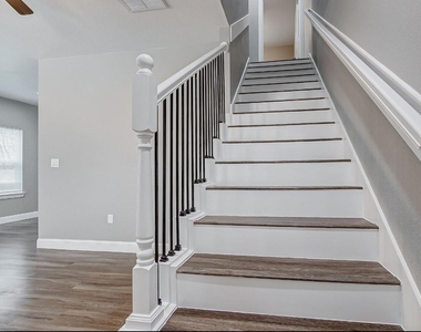 2402 Spence Street - Photo Thumbnail 5