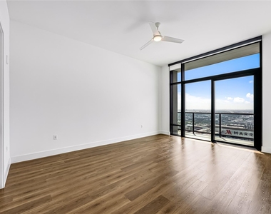 808 Crawford Street - Photo Thumbnail 7