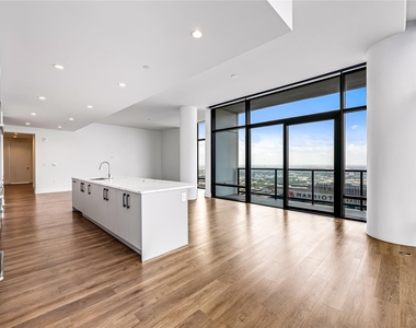 808 Crawford Street - Photo Thumbnail 3
