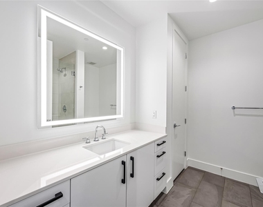 808 Crawford Street - Photo Thumbnail 18