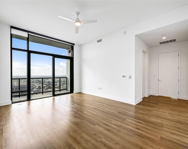 808 Crawford Street - Photo Thumbnail 6