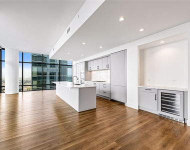 808 Crawford Street - Photo Thumbnail 4
