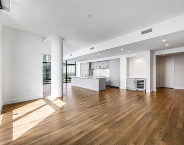 808 Crawford Street - Photo Thumbnail 5