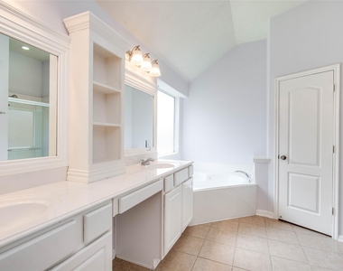 9323 Hillhaven Court - Photo Thumbnail 24