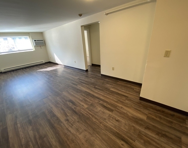 93 West - Photo Thumbnail 20