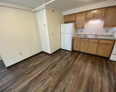 93 West - Photo Thumbnail 13
