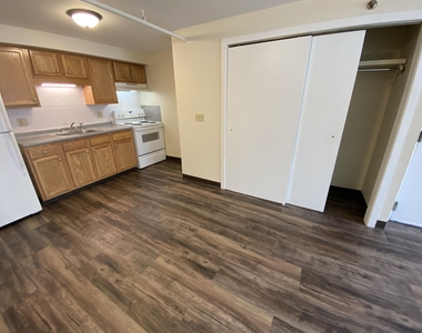 93 West - Photo Thumbnail 14