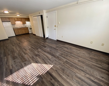 93 West - Photo Thumbnail 16