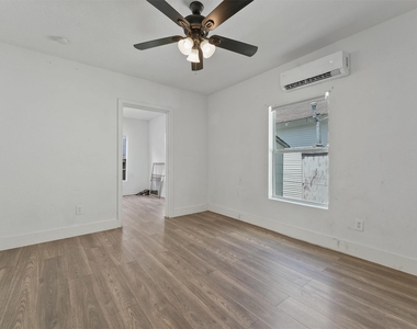 3019 Florida Street - Photo Thumbnail 6