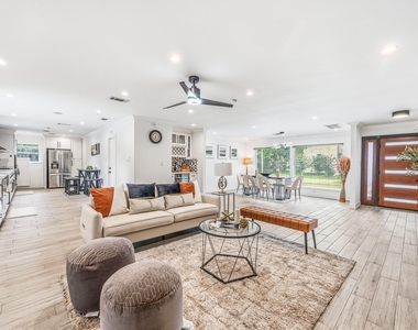 9022 Quebec Dr - Photo Thumbnail 9