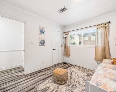 9022 Quebec Dr - Photo Thumbnail 18